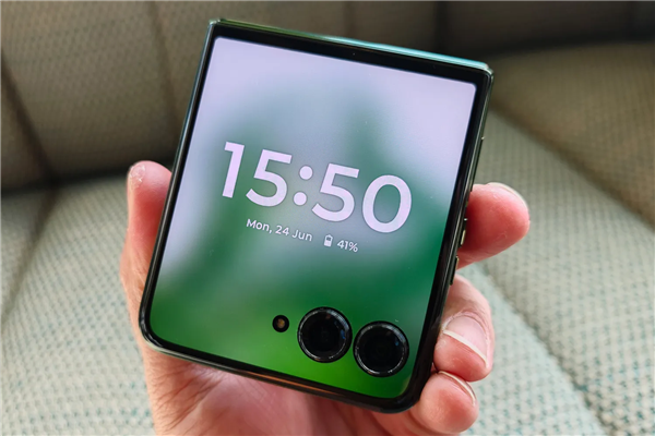 联想moto razr 60系列官宣:全球首款骁龙8至尊版小折叠_wishdown.com 联想moto razr 60系列官宣:全球首款骁龙8至尊版小折叠_wishdown.com