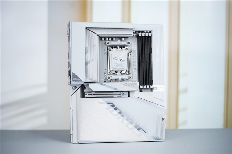 B650E AORUS STEALTH ICE⣺òʵ 9000