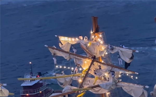 载有277人的墨西哥帆船撞上纽约大桥:或为发动机失效所致_wishdown.com 载有277人的墨西哥帆船撞上纽约大桥:或为发动机失效所致_wishdown.com