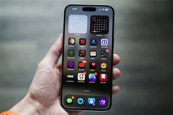 iPhone 17ϵ״12GBڴ棺Ψ׼ͣ8GB
