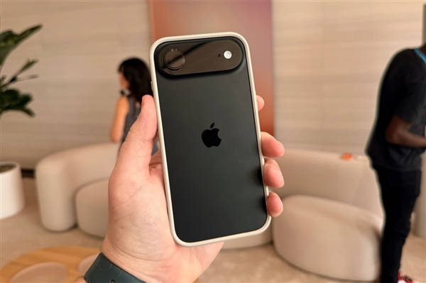 iPhone Airֽһͷͷڳˮ
