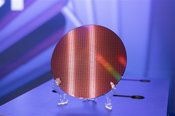 Intel 18AԲоƬֳչʾ׵Ʒ