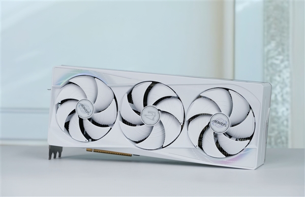 精美纯白设计!技嘉AUROS RTX 5080 MASTER ICE显卡图赏_wishdown.com 精美纯白设计!技嘉AUROS RTX 5080 MASTER ICE显卡图赏_wishdown.com