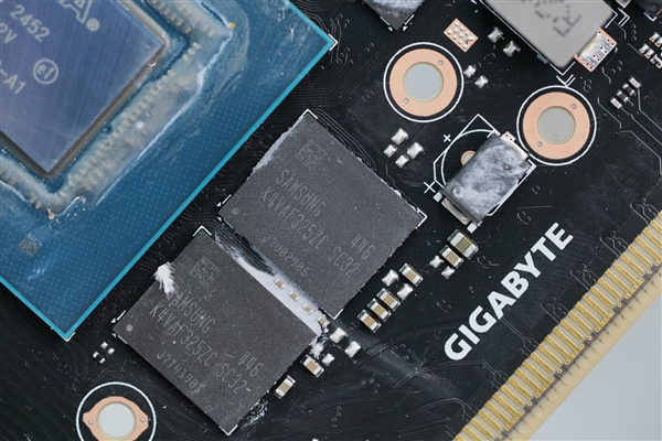 精美纯白设计!技嘉AUROS RTX 5080 MASTER ICE显卡图赏_wishdown.com 精美纯白设计!技嘉AUROS RTX 5080 MASTER ICE显卡图赏_wishdown.com