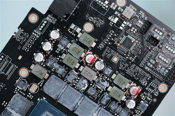 精美纯白设计!技嘉AUROS RTX 5080 MASTER ICE显卡图赏_wishdown.com 精美纯白设计!技嘉AUROS RTX 5080 MASTER ICE显卡图赏_wishdown.com