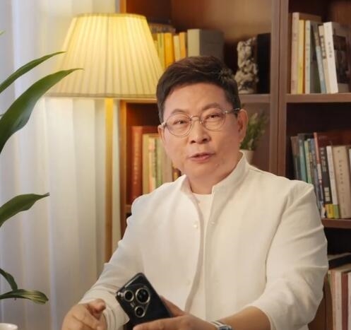 余承东力荐华为手机关怀模式:父母用手机简单、省心一点_wishdown.com 余承东力荐华为手机关怀模式:父母用手机简单、省心一点_wishdown.com