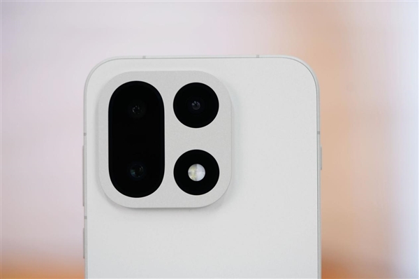 行业第一块165Hz高刷高分屏!一加15图赏_wishdown.com 行业第一块165Hz高刷高分屏!一加15图赏_wishdown.com