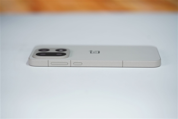 行业第一块165Hz高刷高分屏!一加15图赏_wishdown.com 行业第一块165Hz高刷高分屏!一加15图赏_wishdown.com