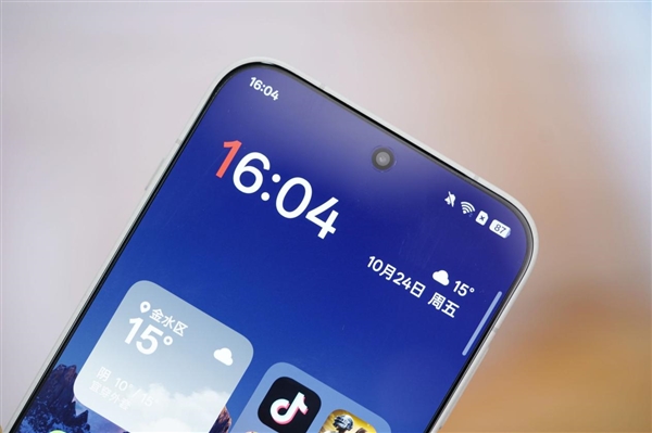 行业第一块165Hz高刷高分屏!一加15图赏_wishdown.com 行业第一块165Hz高刷高分屏!一加15图赏_wishdown.com