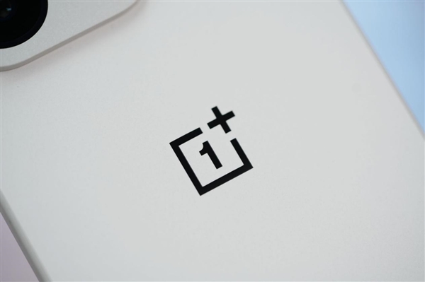 行业第一块165Hz高刷高分屏!一加15图赏_wishdown.com 行业第一块165Hz高刷高分屏!一加15图赏_wishdown.com