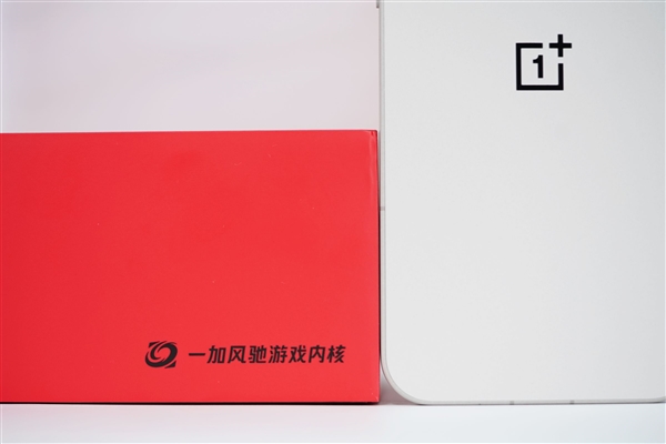 行业第一块165Hz高刷高分屏!一加15图赏_wishdown.com 行业第一块165Hz高刷高分屏!一加15图赏_wishdown.com