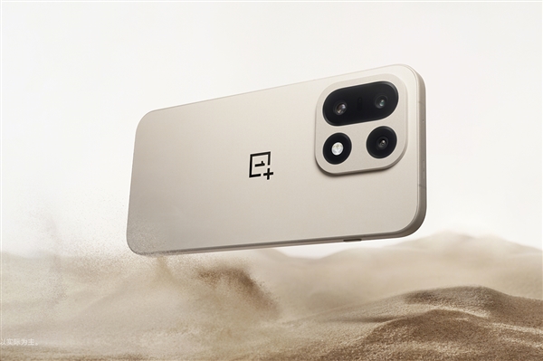 网友接触了不下10台新机 但能让他惊呼的只有一加15:手感真爽