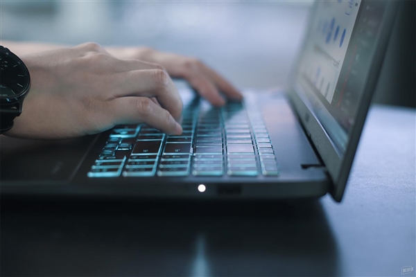 全场景适配 华硕无畏Pro16 2025 AI全能本双十一超值推荐_wishdown.com 全场景适配 华硕无畏Pro16 2025 AI全能本双十一超值推荐_wishdown.com