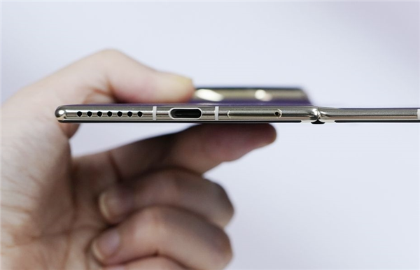 史上最薄Mate!华为Mate70 Air真机首次亮相:6.9英寸宽比例屏幕_wishdown.com 史上最薄Mate!华为Mate70 Air真机首次亮相:6.9英寸宽比例屏幕_wishdown.com