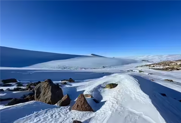 内藏史前空气!科学家在南极挖到迄今最古老的“冰疙瘩”_wishdown.com 内藏史前空气!科学家在南极挖到迄今最古老的“冰疙瘩”_wishdown.com