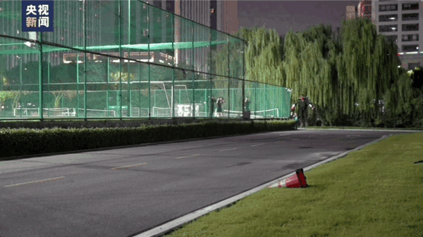 浙大校园有人原地起飞!现实版“钢铁侠”诞生了_wishdown.com 浙大校园有人原地起飞!现实版“钢铁侠”诞生了_wishdown.com