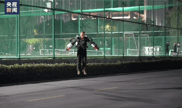 浙大校园有人原地起飞!现实版“钢铁侠”诞生了_wishdown.com 浙大校园有人原地起飞!现实版“钢铁侠”诞生了_wishdown.com