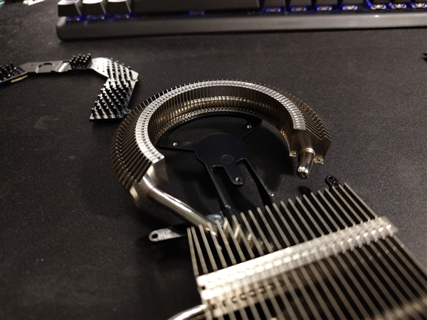 拆开后触目惊心!被吸烟者用了17年的9800GT显卡:看一眼感觉要得肺癌_wishdown.com 拆开后触目惊心!被吸烟者用了17年的9800GT显卡:看一眼感觉要得肺癌_wishdown.com