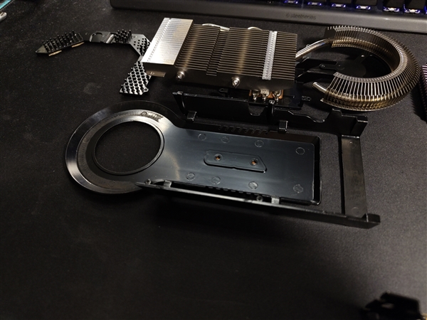 拆开后触目惊心!被吸烟者用了17年的9800GT显卡:看一眼感觉要得肺癌_wishdown.com 拆开后触目惊心!被吸烟者用了17年的9800GT显卡:看一眼感觉要得肺癌_wishdown.com