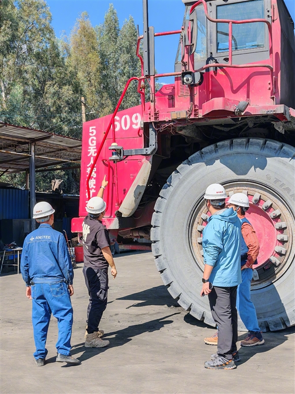 华为技术+移动5G 博主体验100吨无人驾驶矿车:就像玩游戏_wishdown.com 华为技术+移动5G 博主体验100吨无人驾驶矿车:就像玩游戏_wishdown.com