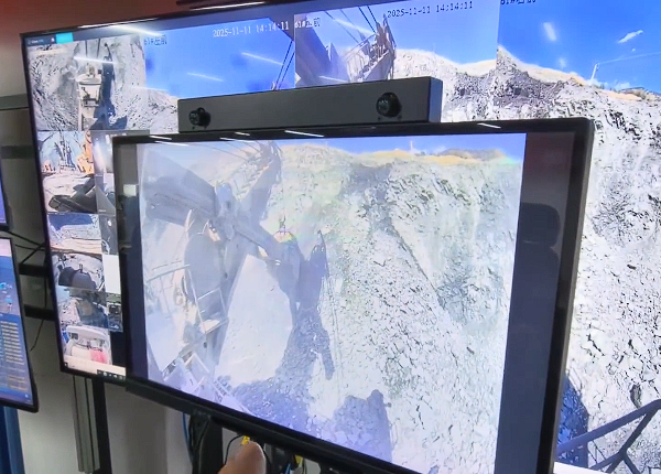 华为技术+移动5G 博主体验100吨无人驾驶矿车:就像玩游戏_wishdown.com 华为技术+移动5G 博主体验100吨无人驾驶矿车:就像玩游戏_wishdown.com