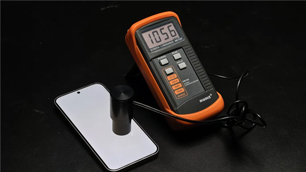 便宜大几百 配置却更顶!子品牌手机开始“骑脸”自家大哥了_wishdown.com 便宜大几百 配置却更顶!子品牌手机开始“骑脸”自家大哥了_wishdown.com