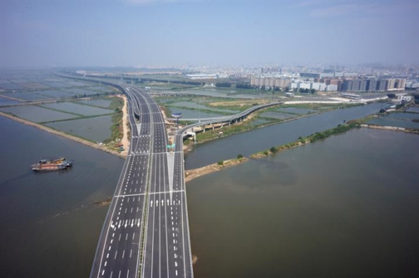 卫星直击四川阿坝红旗特大桥垮塌:130米长的引桥不见了_wishdown.com 卫星直击四川阿坝红旗特大桥垮塌:130米长的引桥不见了_wishdown.com