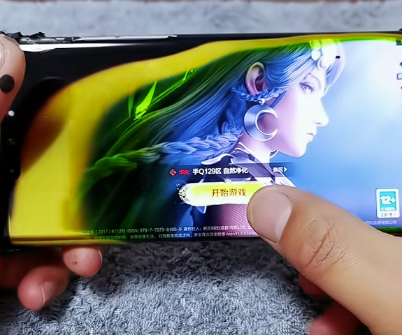 华为Mate 30 RS保时捷被火烧到面目全非:还能充电玩游戏_wishdown.com 华为Mate 30 RS保时捷被火烧到面目全非:还能充电玩游戏_wishdown.com