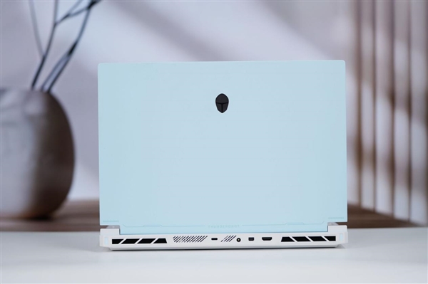 锐龙R9-9850HX万元本!雷神猎刃S游戏本图赏_wishdown.com 锐龙R9-9850HX万元本!雷神猎刃S游戏本图赏_wishdown.com