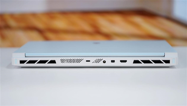 锐龙R9-9850HX万元本!雷神猎刃S游戏本图赏_wishdown.com 锐龙R9-9850HX万元本!雷神猎刃S游戏本图赏_wishdown.com