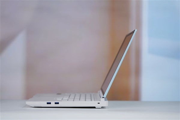 锐龙R9-9850HX万元本!雷神猎刃S游戏本图赏_wishdown.com 锐龙R9-9850HX万元本!雷神猎刃S游戏本图赏_wishdown.com