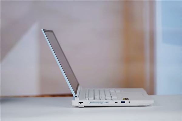 锐龙R9-9850HX万元本!雷神猎刃S游戏本图赏_wishdown.com 锐龙R9-9850HX万元本!雷神猎刃S游戏本图赏_wishdown.com