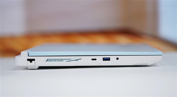 锐龙R9-9850HX万元本!雷神猎刃S游戏本图赏_wishdown.com 锐龙R9-9850HX万元本!雷神猎刃S游戏本图赏_wishdown.com