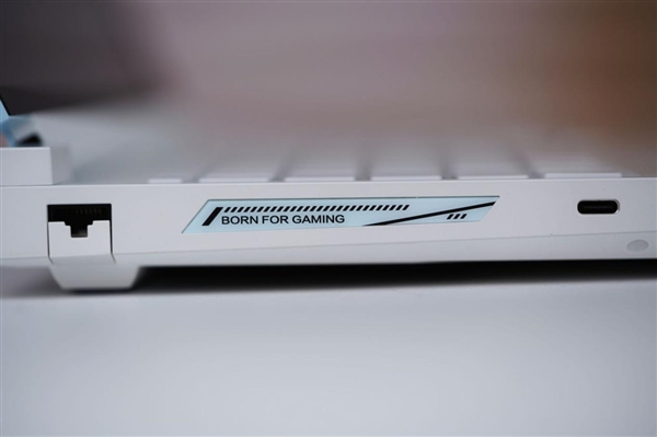 锐龙R9-9850HX万元本!雷神猎刃S游戏本图赏_wishdown.com 锐龙R9-9850HX万元本!雷神猎刃S游戏本图赏_wishdown.com