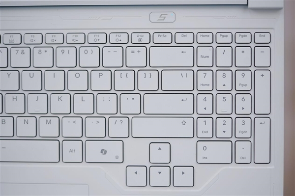 锐龙R9-9850HX万元本!雷神猎刃S游戏本图赏_wishdown.com 锐龙R9-9850HX万元本!雷神猎刃S游戏本图赏_wishdown.com