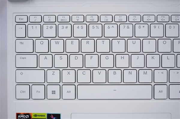 锐龙R9-9850HX万元本!雷神猎刃S游戏本图赏_wishdown.com 锐龙R9-9850HX万元本!雷神猎刃S游戏本图赏_wishdown.com