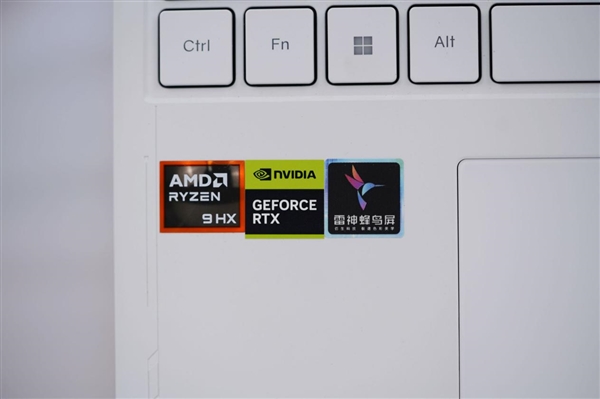 锐龙R9-9850HX万元本!雷神猎刃S游戏本图赏_wishdown.com 锐龙R9-9850HX万元本!雷神猎刃S游戏本图赏_wishdown.com