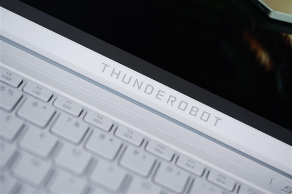 锐龙R9-9850HX万元本!雷神猎刃S游戏本图赏_wishdown.com 锐龙R9-9850HX万元本!雷神猎刃S游戏本图赏_wishdown.com