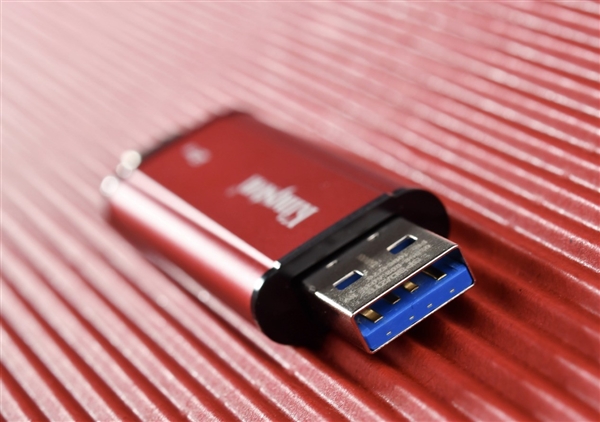 金士顿Dual Portable双接口移动固态硬盘上手:速度起飞 达到1050MB/s_wishdown.com 金士顿Dual Portable双接口移动固态硬盘上手:速度起飞 达到1050MB/s_wishdown.com