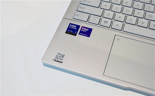 年末购机首选华硕灵耀14 2025 AI时代的智慧工作伙伴_wishdown.com 年末购机首选华硕灵耀14 2025 AI时代的智慧工作伙伴_wishdown.com