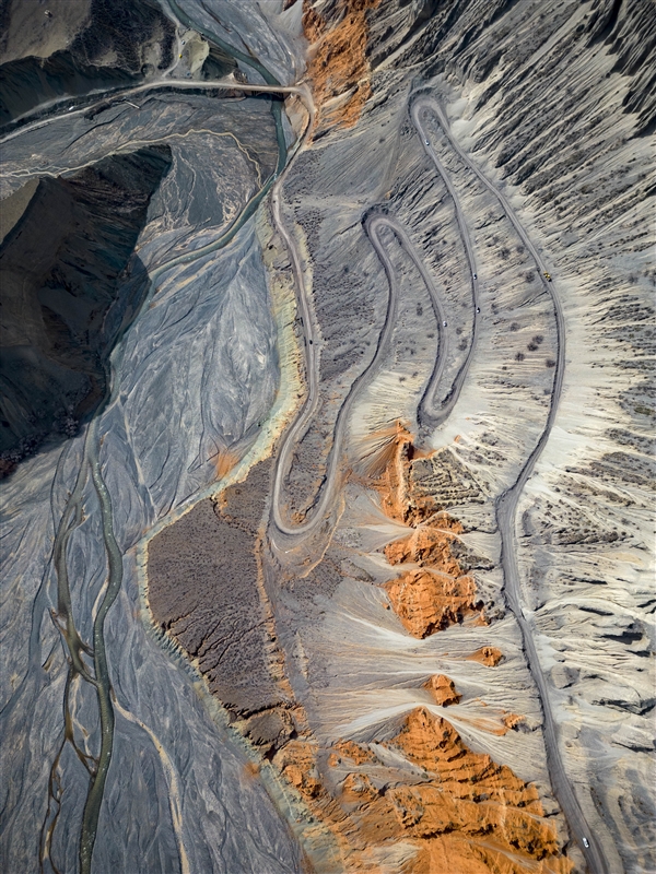 卫星俯瞰人迹罕至的新疆安集海大峡谷:如同七彩画卷_wishdown.com 卫星俯瞰人迹罕至的新疆安集海大峡谷:如同七彩画卷_wishdown.com