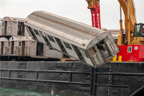 迈阿密将22辆“汽车”推入海底 给珊瑚当家_wishdown.com 迈阿密将22辆“汽车”推入海底 给珊瑚当家_wishdown.com