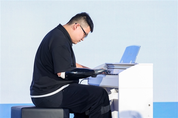 ȫж߹2025ɳֵ´ ΪAIʱĿɳչ̽Ѱⷨ