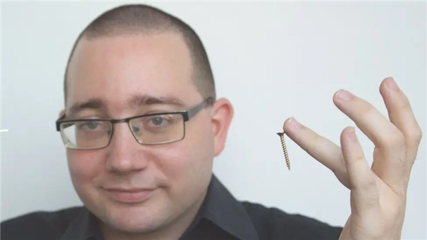 美国魔术师手掌植入芯片 但他忘记了密码_wishdown.com 美国魔术师手掌植入芯片 但他忘记了密码_wishdown.com