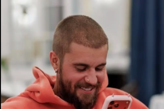 贾斯汀比伯吐槽iPhone按钮设计 竞争对手OpenAI负责人回复:欢迎加入_wishdown.com 贾斯汀比伯吐槽iPhone按钮设计 竞争对手OpenAI负责人回复:欢迎加入_wishdown.com