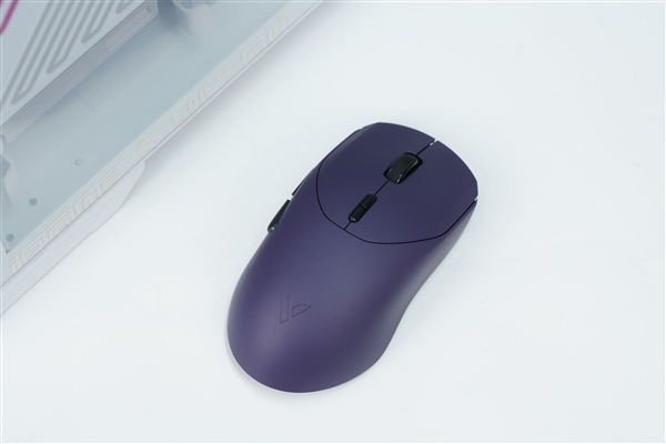 最快按键速度!雷柏VT9 MAX二代鼠标图赏_wishdown.com 最快按键速度!雷柏VT9 MAX二代鼠标图赏_wishdown.com