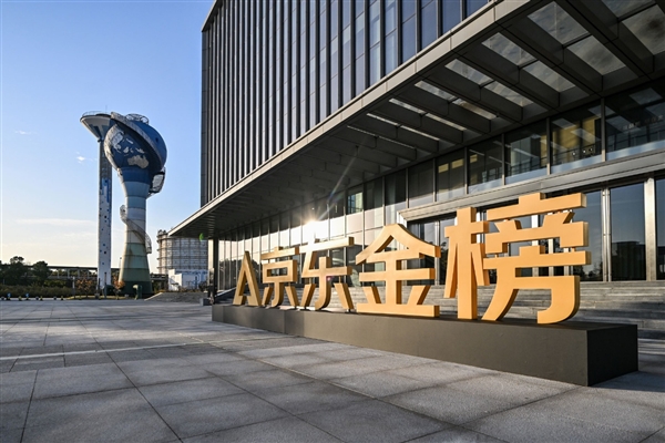 金榜加冕!影驰 RTX 5080金属大师黑金版OC显卡斩获京东2025年度显卡品质金奖!_wishdown.com 金榜加冕!影驰 RTX 5080金属大师黑金版OC显卡斩获京东2025年度显卡品质金奖!_wishdown.com