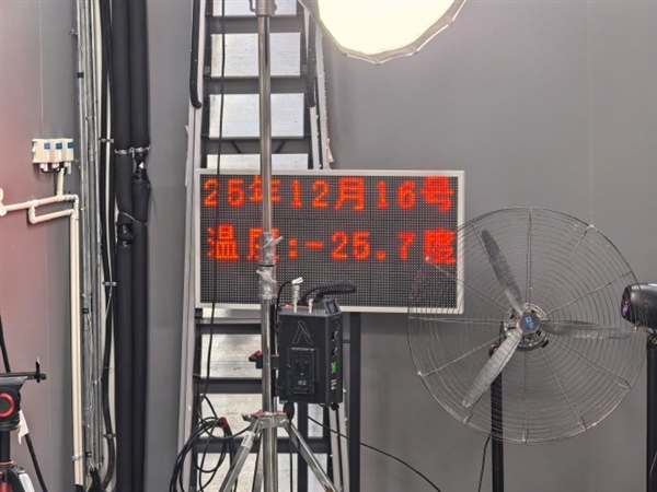 韩路整活:零下25℃横评60到16000元羽绒服 穿短袖开场_wishdown.com 韩路整活:零下25℃横评60到16000元羽绒服 穿短袖开场_wishdown.com