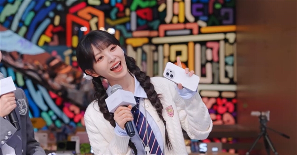 田曦薇在vivo门店当店长:现场人山人海 场面壮观_wishdown.com 田曦薇在vivo门店当店长:现场人山人海 场面壮观_wishdown.com