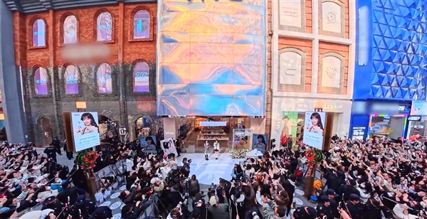 田曦薇在vivo门店当店长:现场人山人海 场面壮观_wishdown.com 田曦薇在vivo门店当店长:现场人山人海 场面壮观_wishdown.com